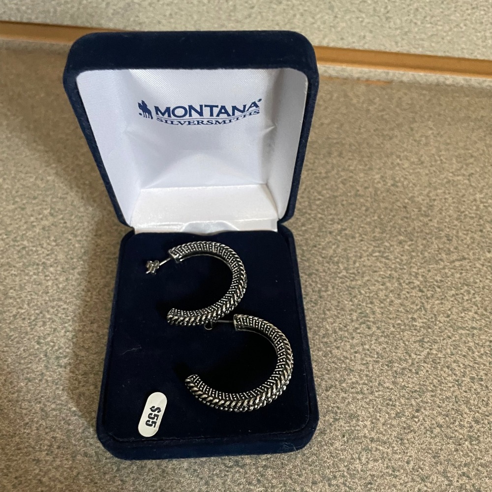New Montana Silversmiths Hoop Earrings Textured Silver Tone Drop Design